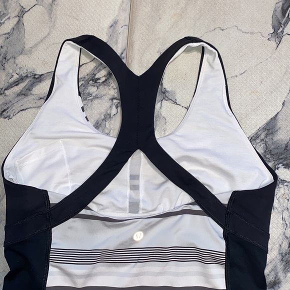 LuluLemon Tank with bra pocket! Size MED. EUC! - Picture 3 of 5